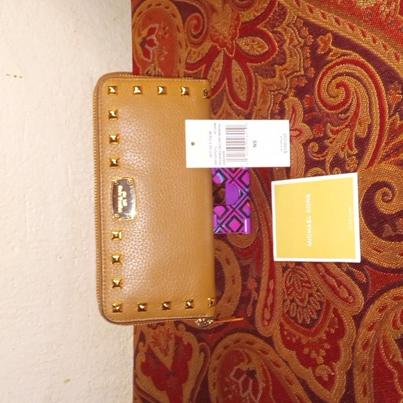 Michael Kors Jet Set Studded Continental Leather Wallet NWT - Picture 1 of 13